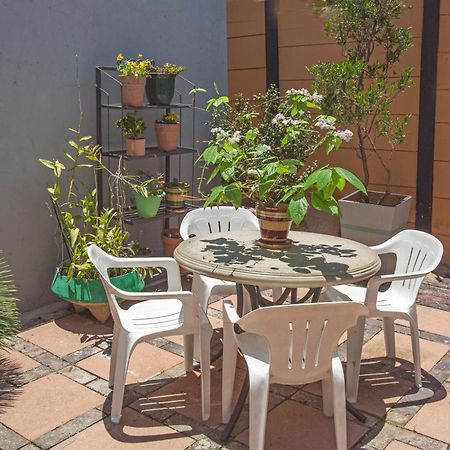 Spacious Garden Cottage Йоганнесбурґ Екстер'єр фото