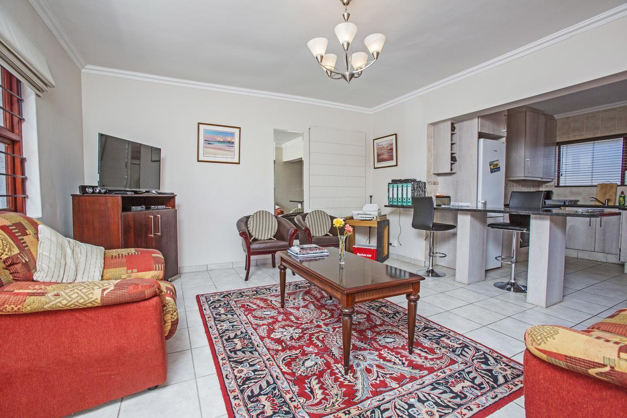Spacious Garden Cottage Йоганнесбурґ Екстер'єр фото